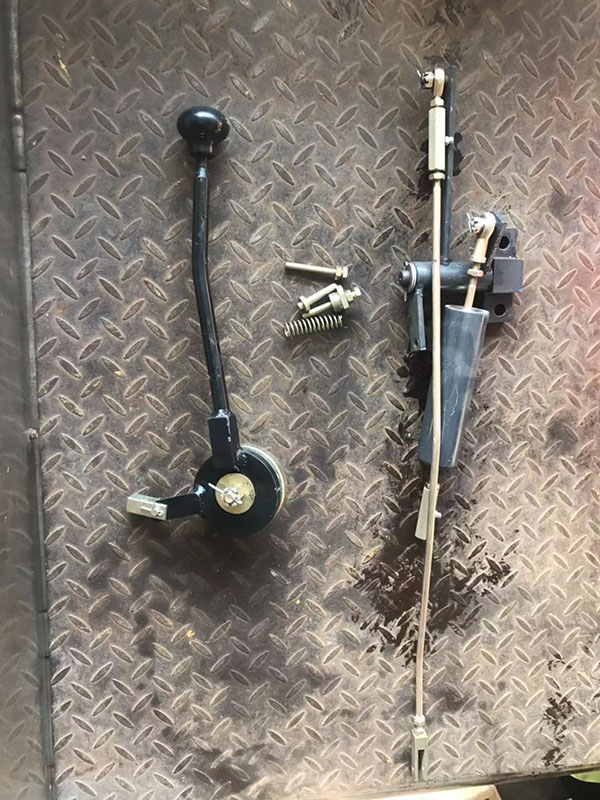 油門操縱桿及聯(lián)動機(jī)構(gòu)